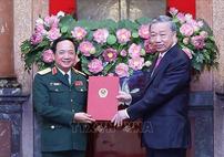 Chủ tịch nước trao Quyết định bổ nhiệm chức vụ Chủ nhiệm Tổng cục Chính trị QĐND cho Thượng tướng Trịnh Văn Quyết