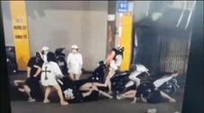 Hà Nội: Triệu tập nhóm thiếu nữ lao vào hành hung nhau giữa đường Trần Khát Chân