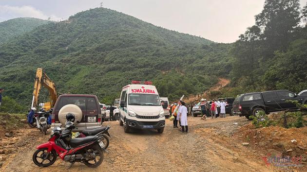 Mưa lớn gây sạt lở ở Hà Tĩnh, 3 công nhân bị vùi lấp và tử vong