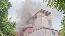 Nhanh chóng dập tắt đám cháy nhà dân ở Cầu Giấy (Hà Nội)