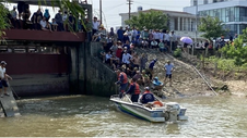 Nam Định: Tìm thấy thi thể hai vợ chồng bị lật thuyền trên sông Ninh Cơ