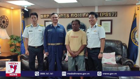 Vùng 4 Hải quân bàn giao ngư dân Philipines gặp nạn trên biển

