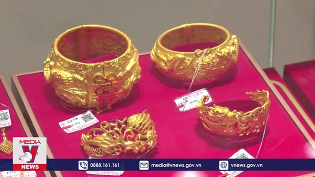 Cửa hàng tiện lợi Hàn Quốc bán cả vàng miếng