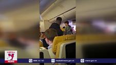 Lý do hành khách Singapore Airlines bị hất tung