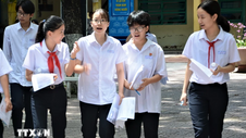 Học sinh ở Quảng Ninh, Đà Nẵng tham gia thi vào lớp 10 trung học phổ thông
