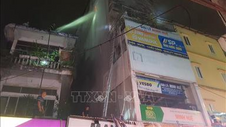 Hà Nội: Nghi có người mắc kẹt và thương vong trong đám tại cháy phố Định Công Hạ